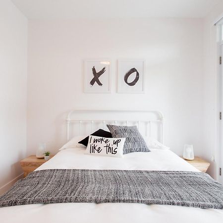 Hip, Stylish Apartment In Little Italy By Den Stays A Montréal Chambre photo