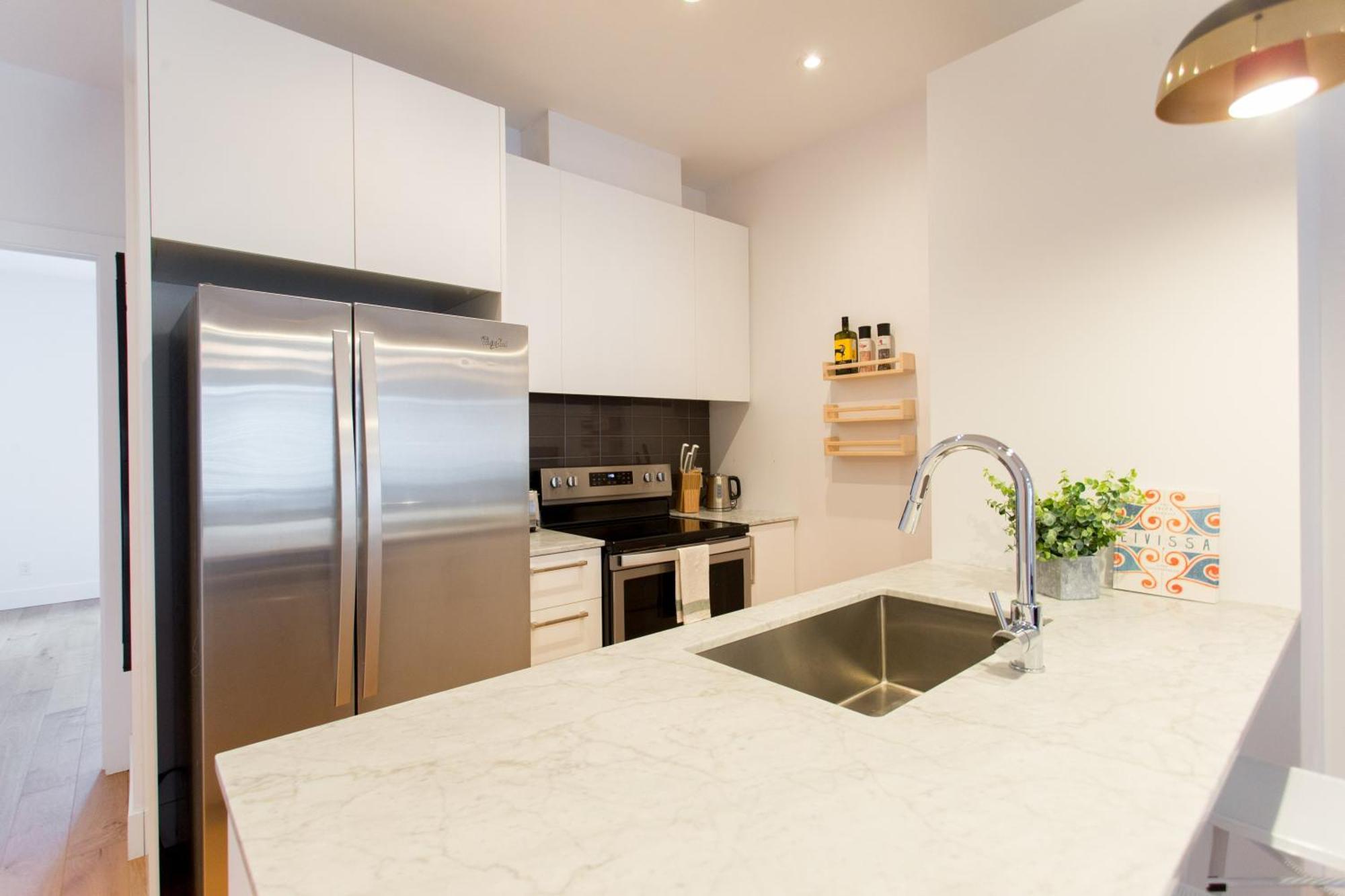 Hip, Stylish Apartment In Little Italy By Den Stays A Montréal Chambre photo