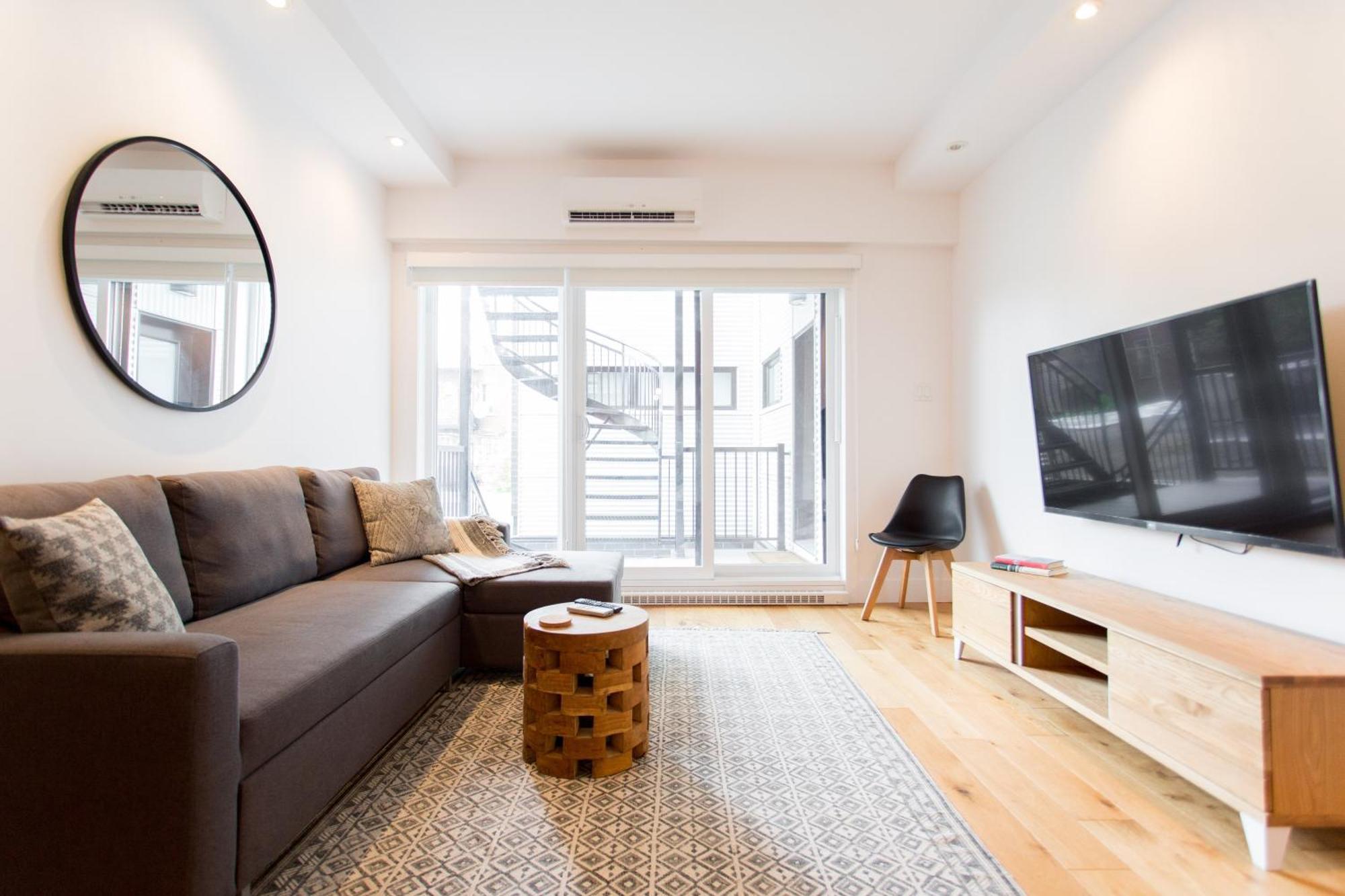 Hip, Stylish Apartment In Little Italy By Den Stays A Montréal Chambre photo