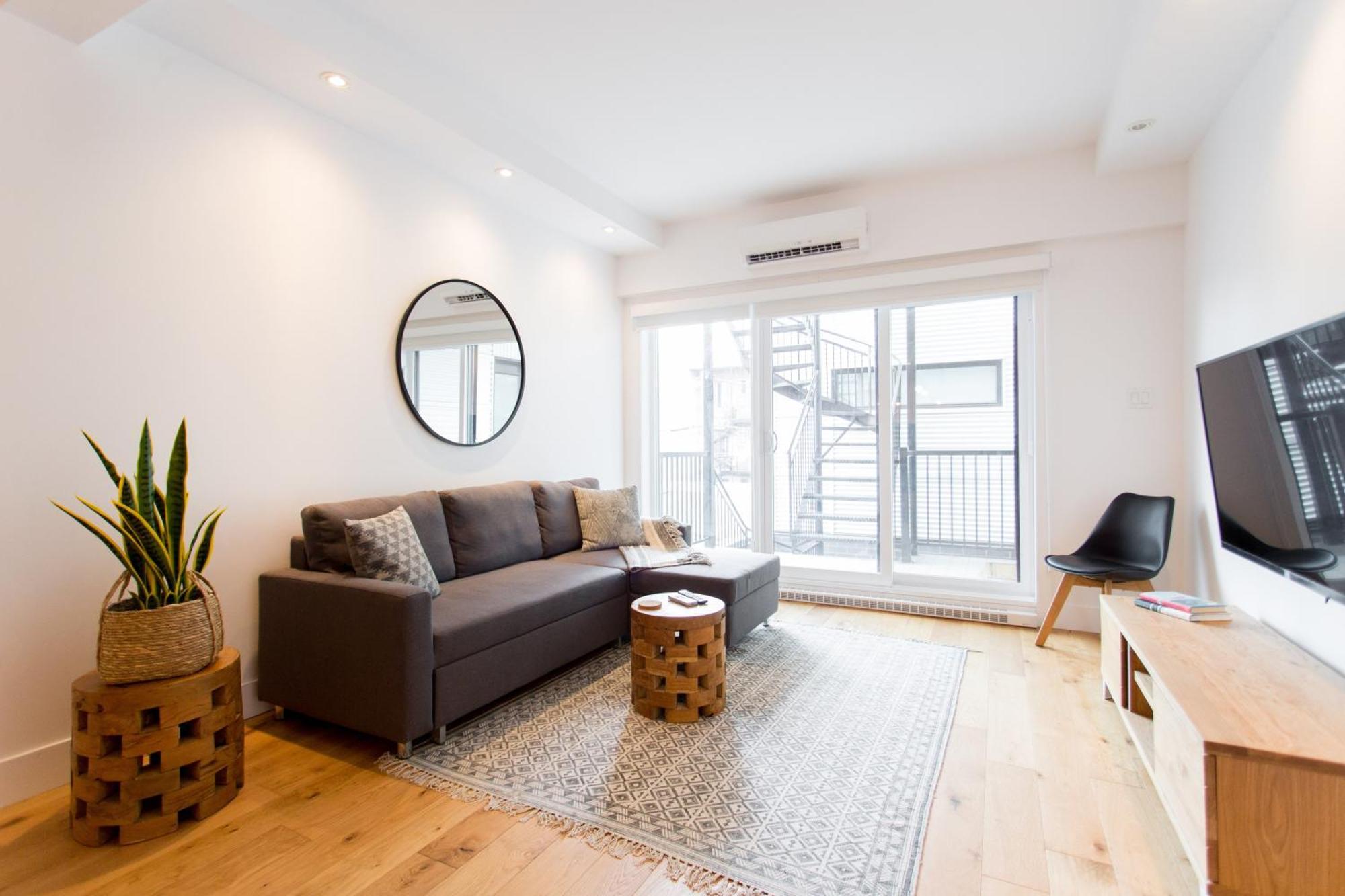 Hip, Stylish Apartment In Little Italy By Den Stays A Montréal Chambre photo